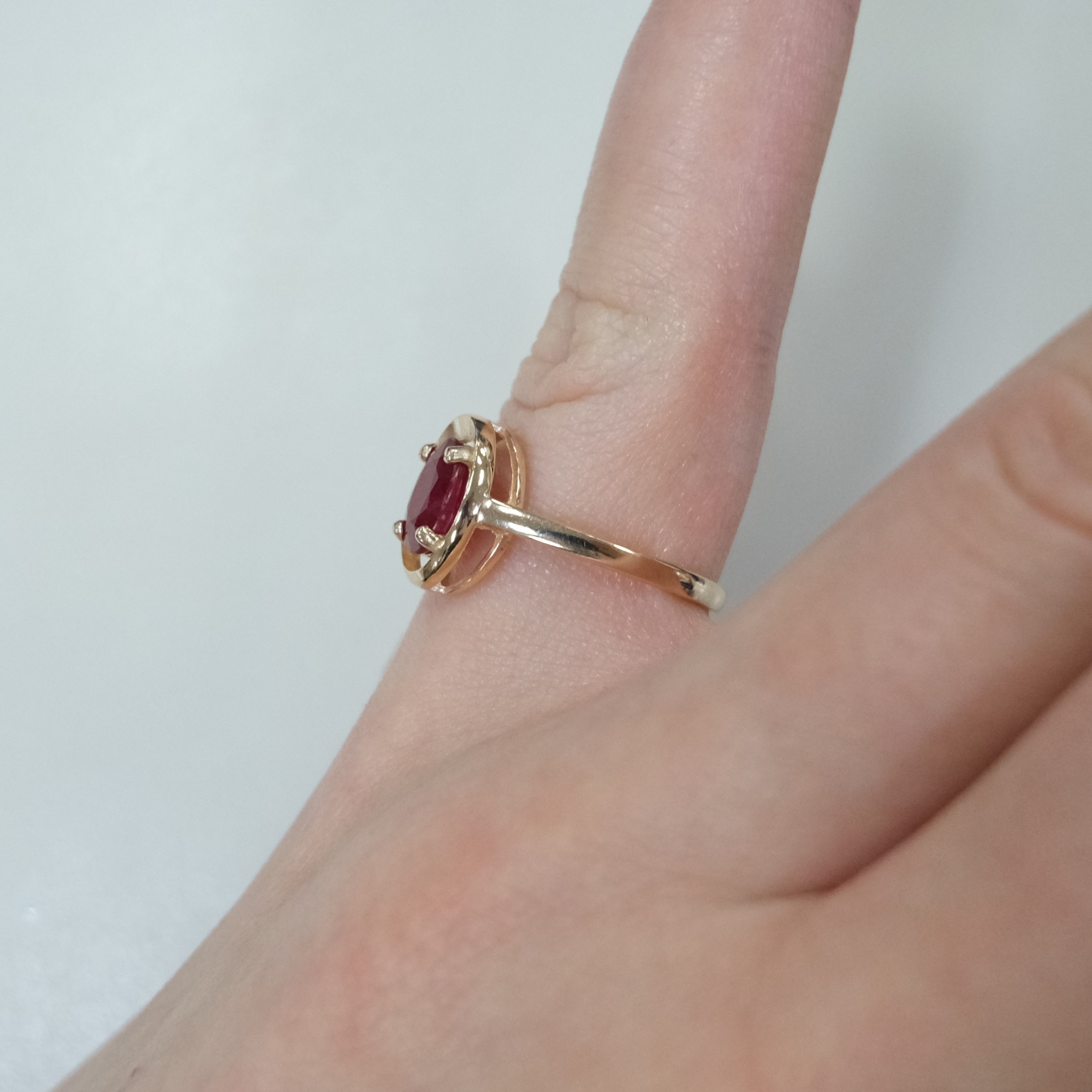 Серебряное кольцо с рубином